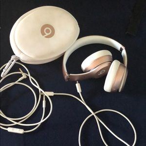 Rose Gold Wireless Beats